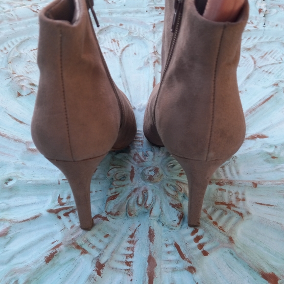 😁FOREVER 21 HEELED BOOTS - Picture 3 of 8